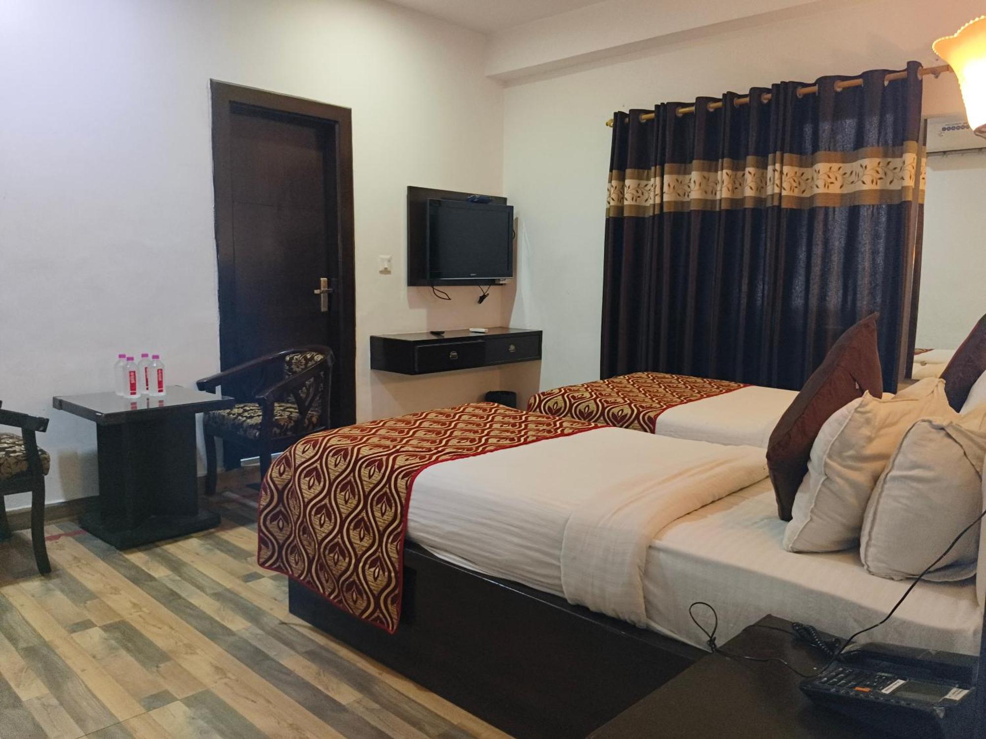 Hotel Samovar By Goyal Hotel Агра Экстерьер фото